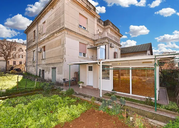 Smilja 2305 Daire Pula